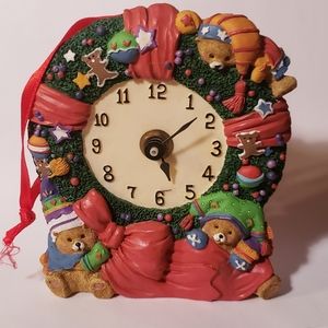 Christmas Resin Teddy Bear Wreath Clock